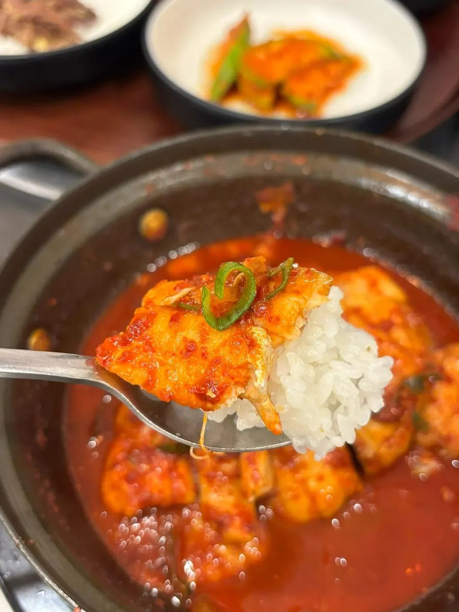 푹 익은 무를 올린 갈치조림 한 숟갈