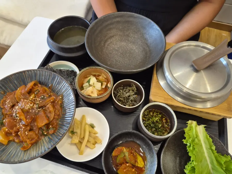 Gochujang bulgogi gondre stone-pot rice set at Oneul Haru