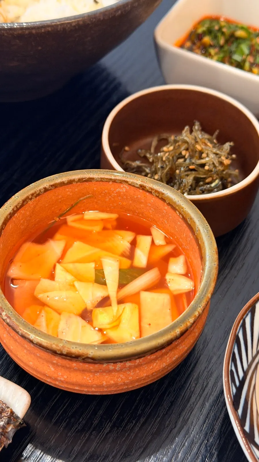Bát dưa muối và dongchimi