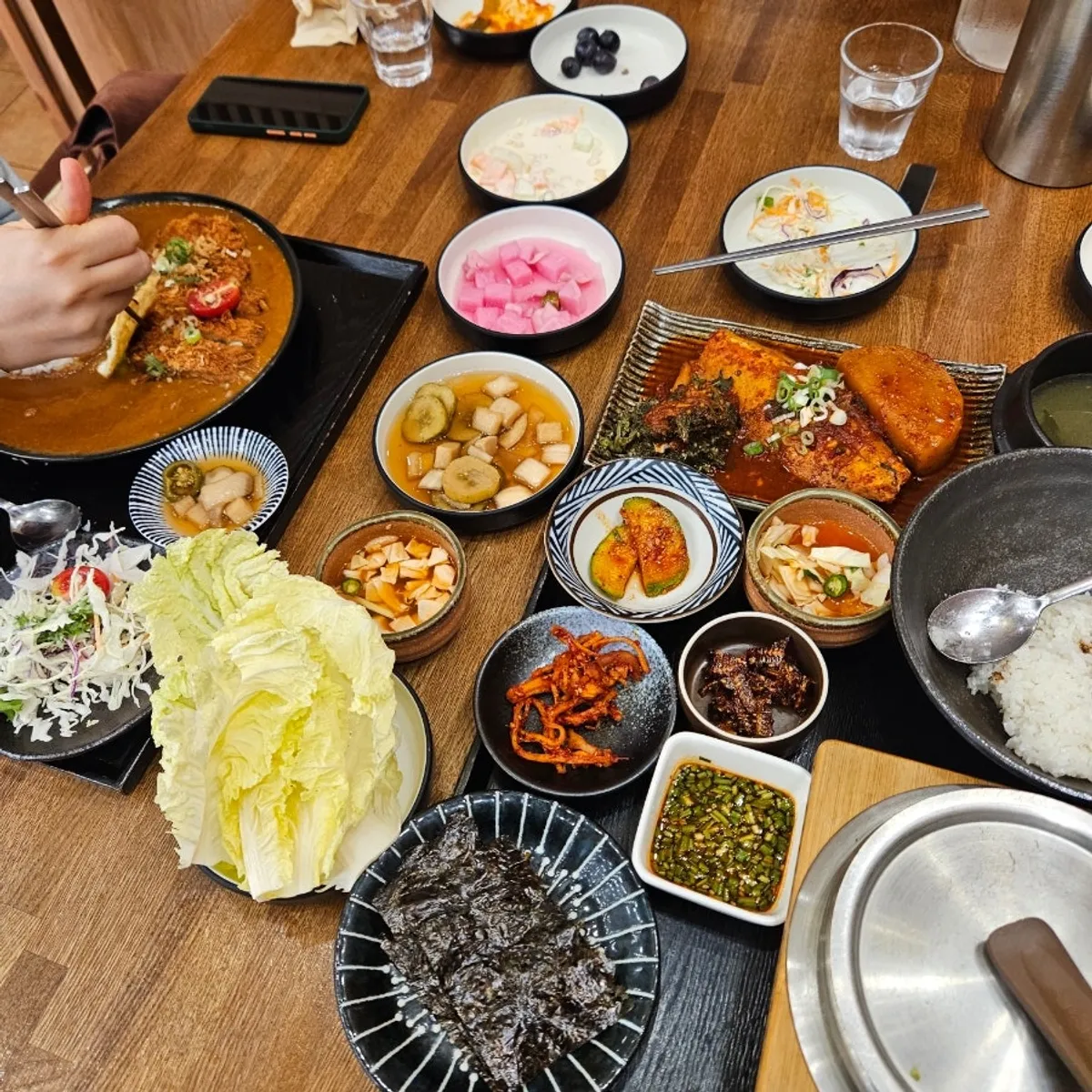 Representative table spread of Korean food at Oneul Haru in Gyeongyang-dong, Cheongju