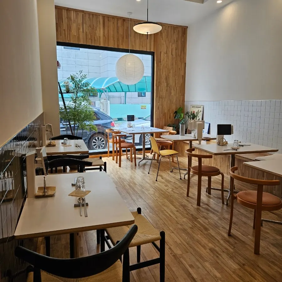 Interior atmosphere inside Oneul Haru