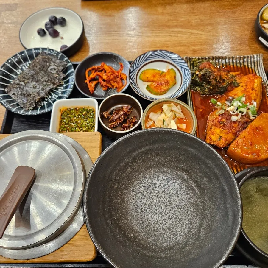 Full spread of the braised mackerel with radish set at Oneul Haru