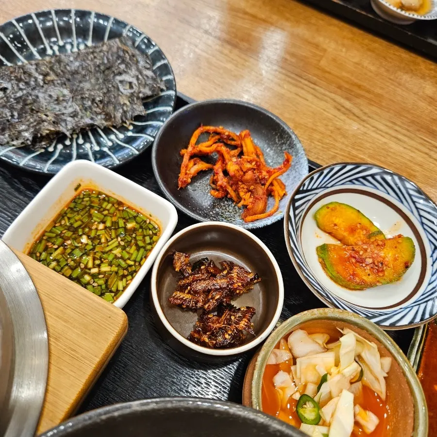 Side dishes and rice from the braised mackerel set meal