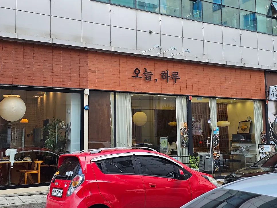 Exterior of the Gagyeong-dong building where Oneul Haru is located