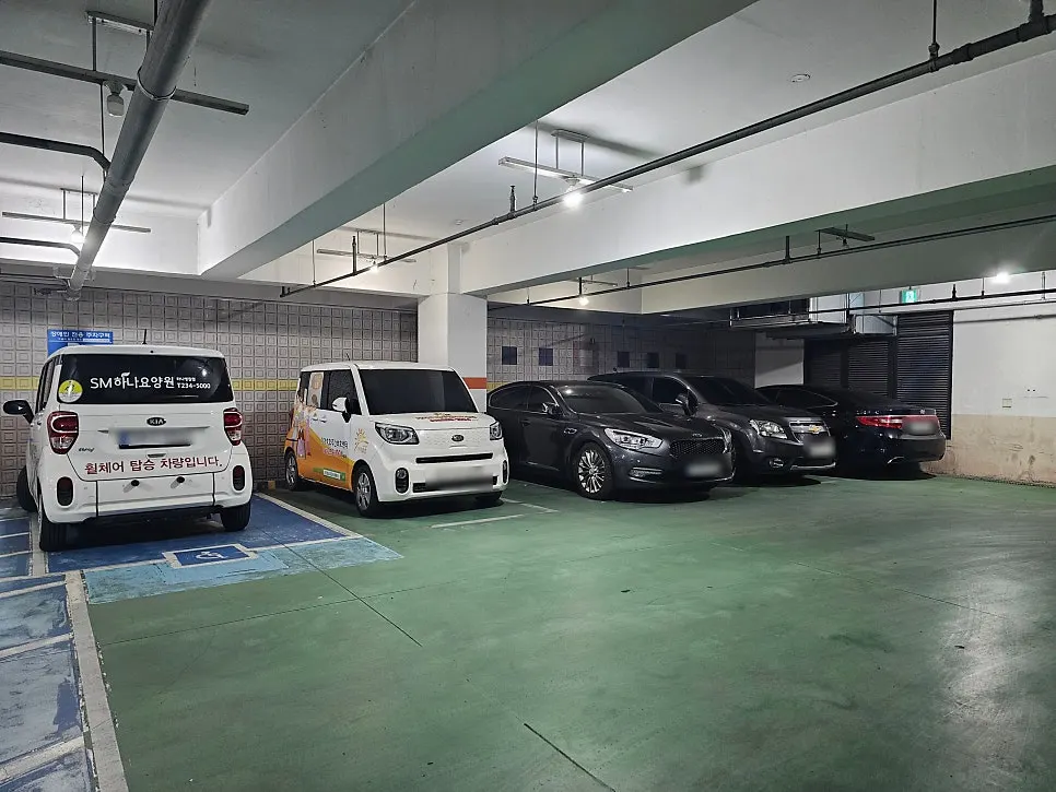 Entrance to the underground parking lot at the Oneul Haru building