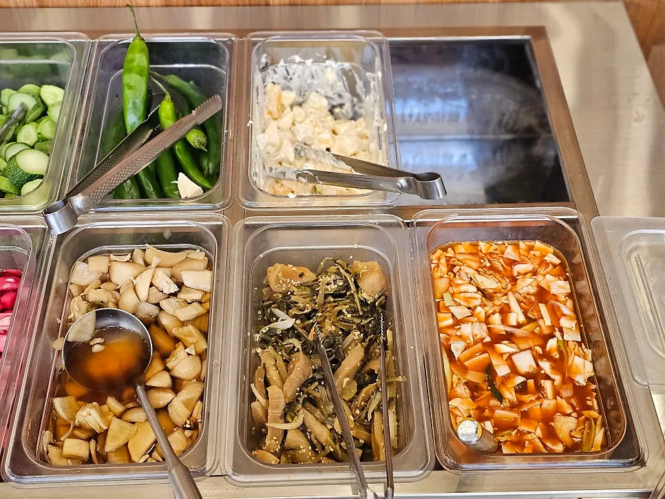 Leafy greens and salad at the self-serve bar