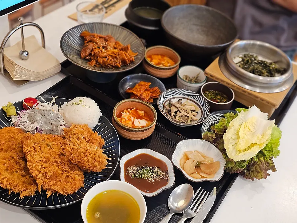 Full spread laid out on the table at Oneul Haru
