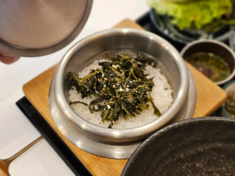 Gondre stone-pot rice in a bowl next to the pot used for sungnyung