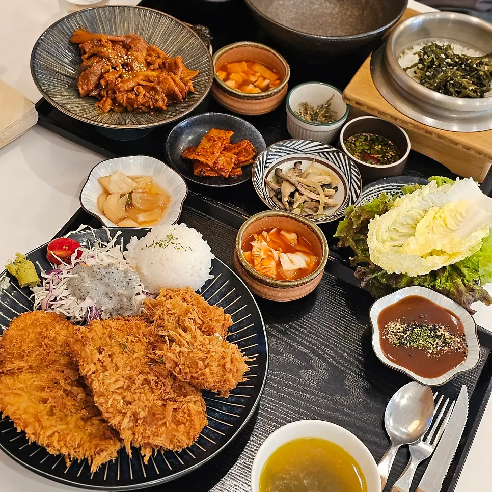 Gochujang bulgogi placed over sungnyung