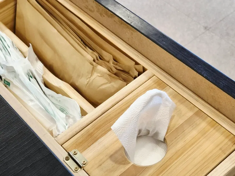 아이와 함께한 제주바당 가족 식사 모습