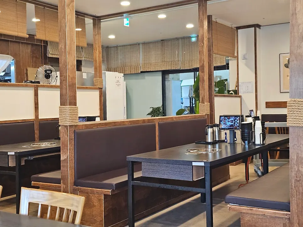 제주 돌담 느낌의 제주바당 내부 인테리어