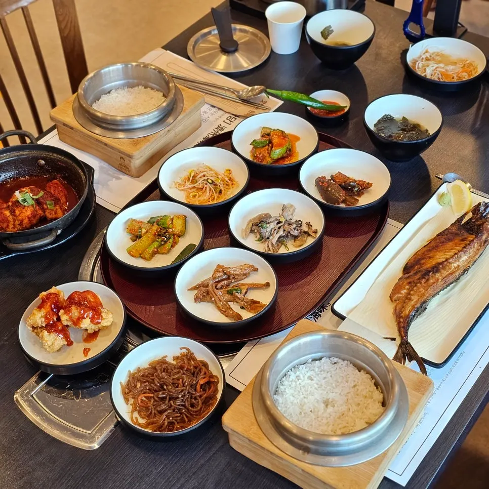 푸짐하게 차려진 제주바당 점심특선 한 상