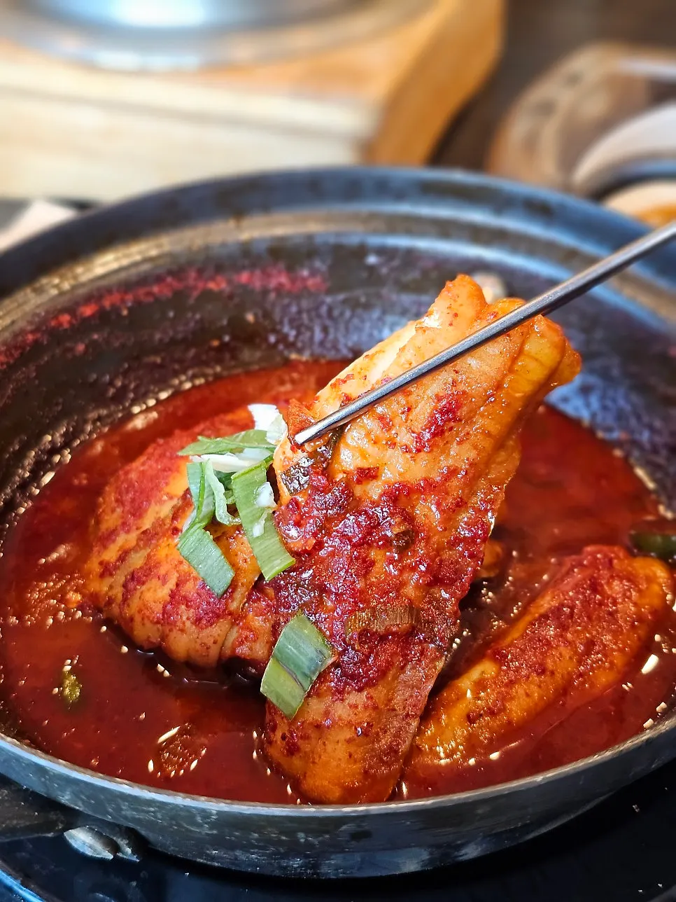 결이 살아 있는 순살갈치 살 클로즈업