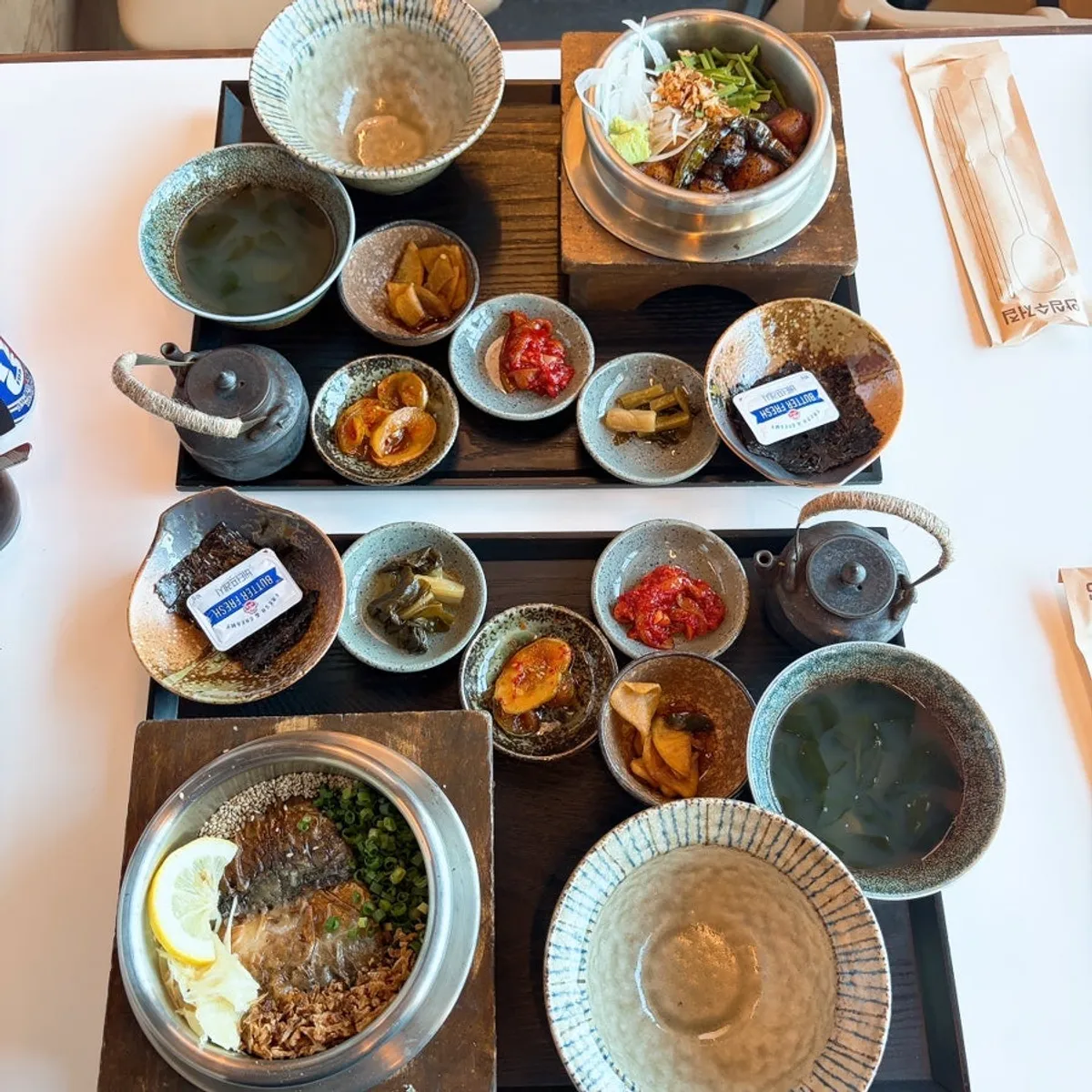 Table setting of pot rice at Sorori Sotbap Gagyeong Direct Branch