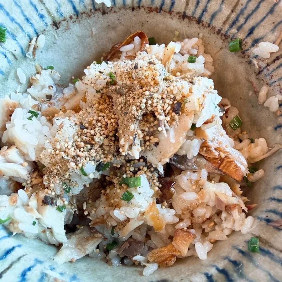 A bowl of mixed mackerel pot rice