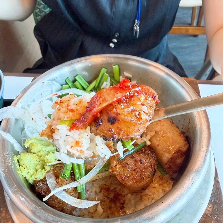Korean beef intestine pot rice with side dishes