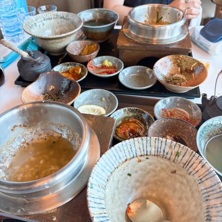 Finished pot rice tray after the meal