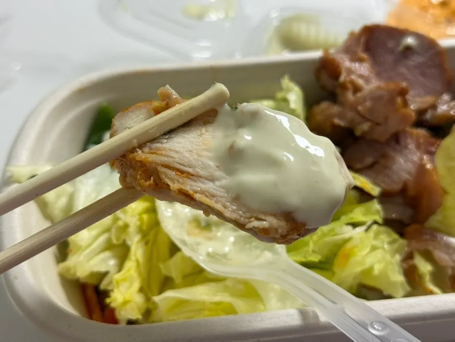 Neatly packaged Waiseutabeu takeout package
