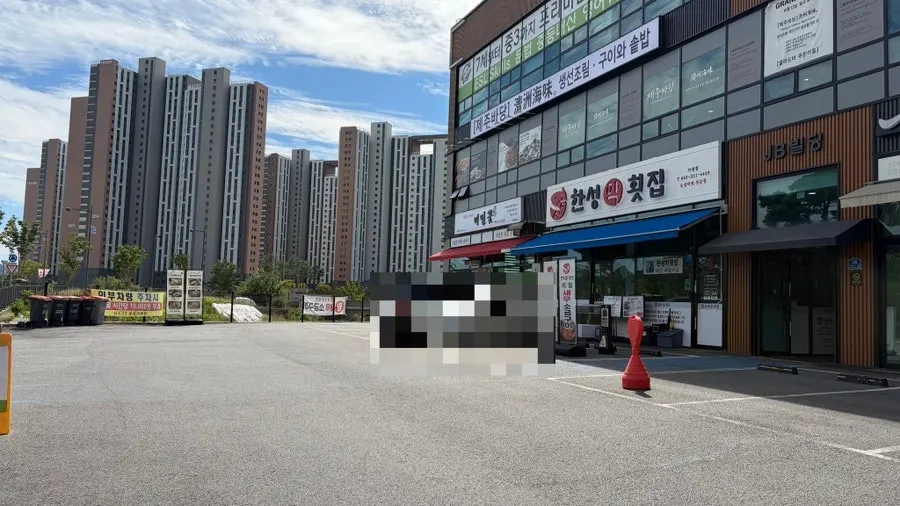 Parking space around the Jeju Badang building