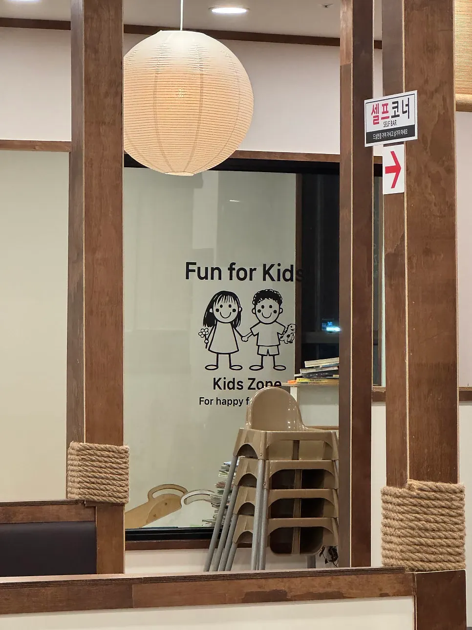 Spacious 4-person table seating