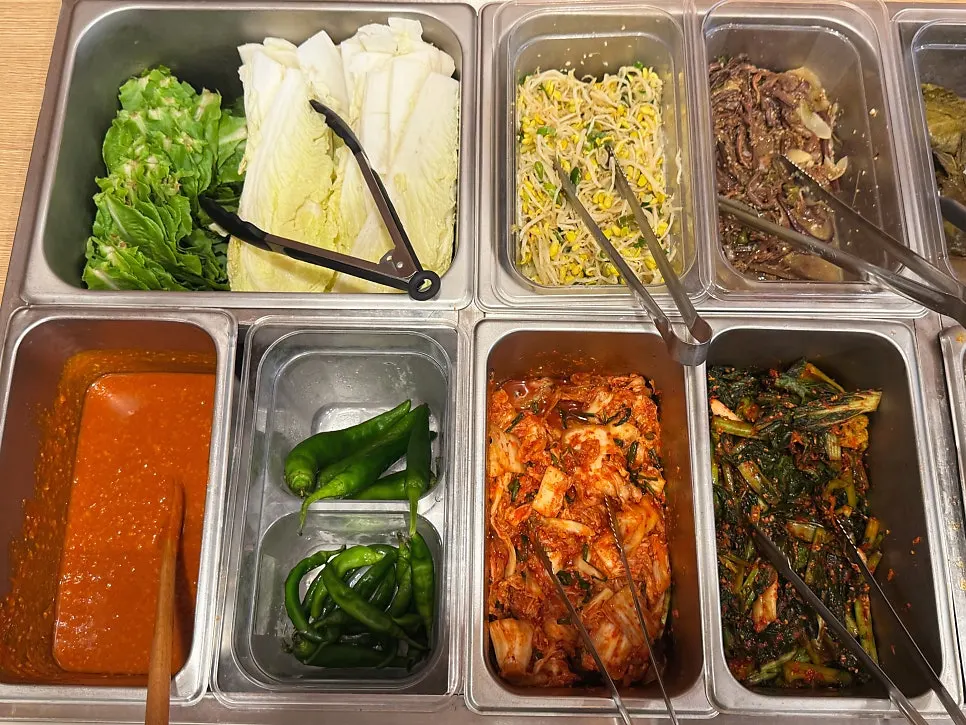 Basic side dishes including stir-fried bracken and anchovies
