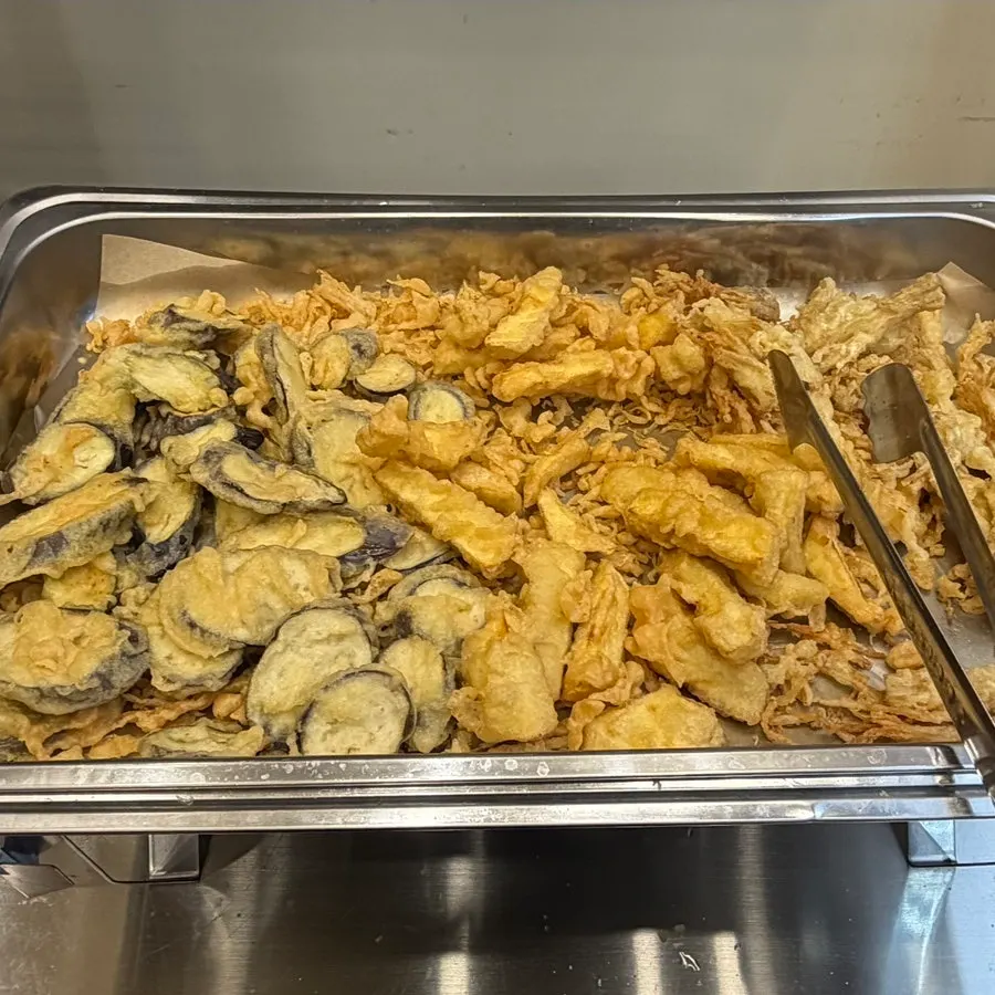Fresh side dishes at the self-serve bar