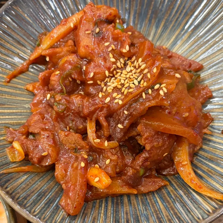 Gochujang bulgogi set served with baby napa cabbage