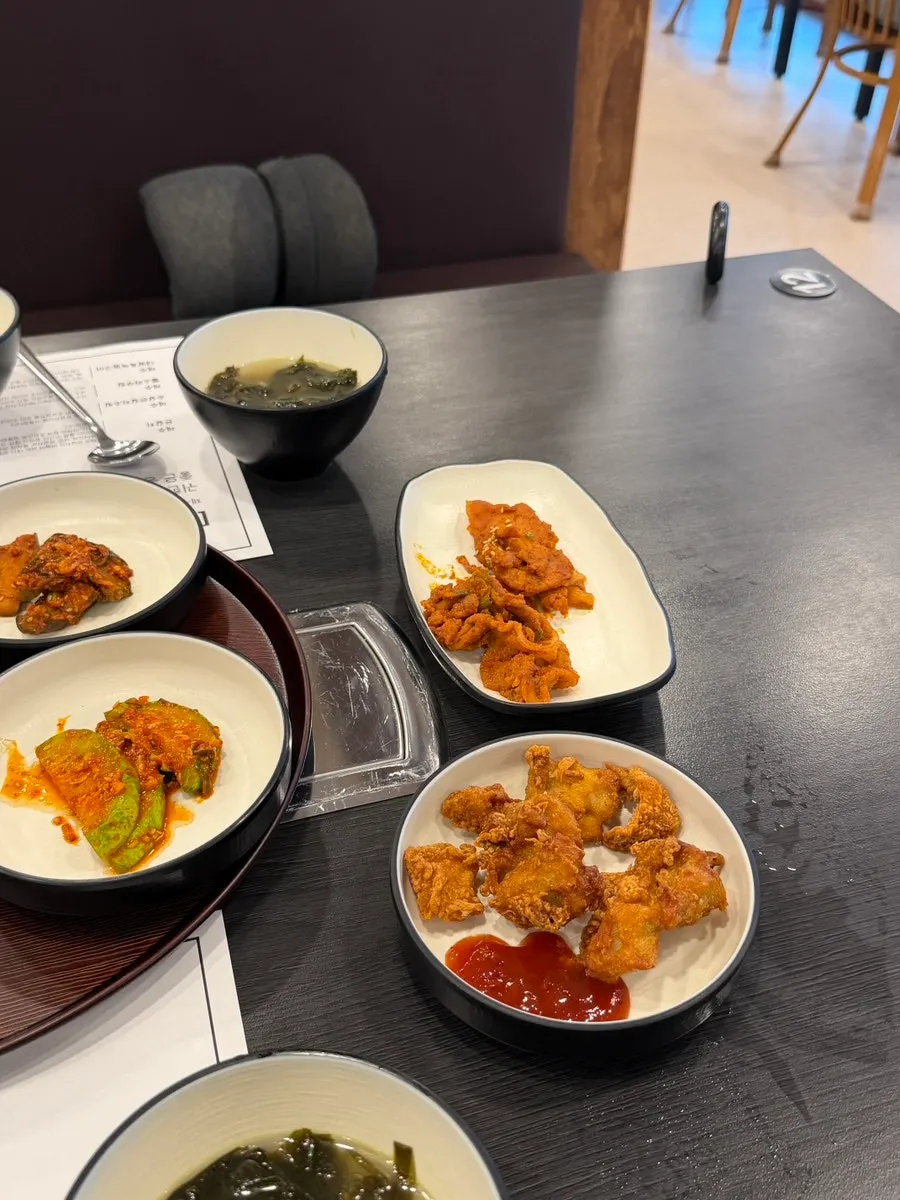 제주바당 점심 반찬과 치킨 관련 사진