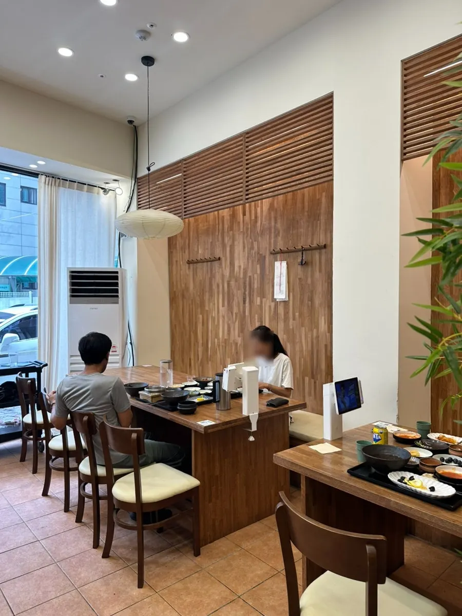 ภายในร้าน Oneul Haru ห้องโถงกว้าง