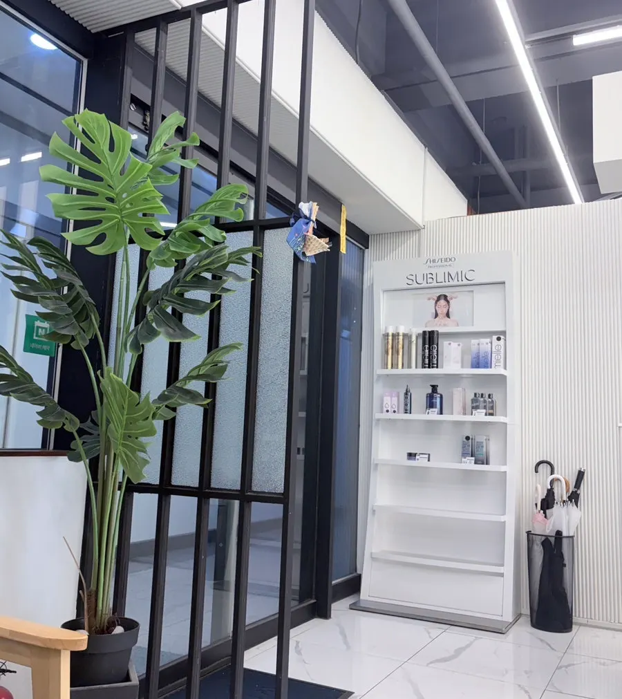 Second-floor entrance of Salon Of Gangseo Branch