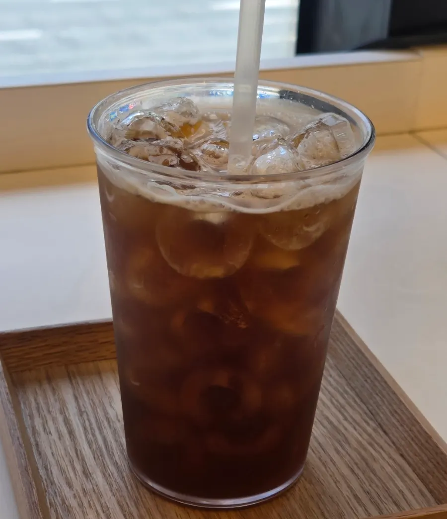 커트 후 펌제 도포 중인 모습