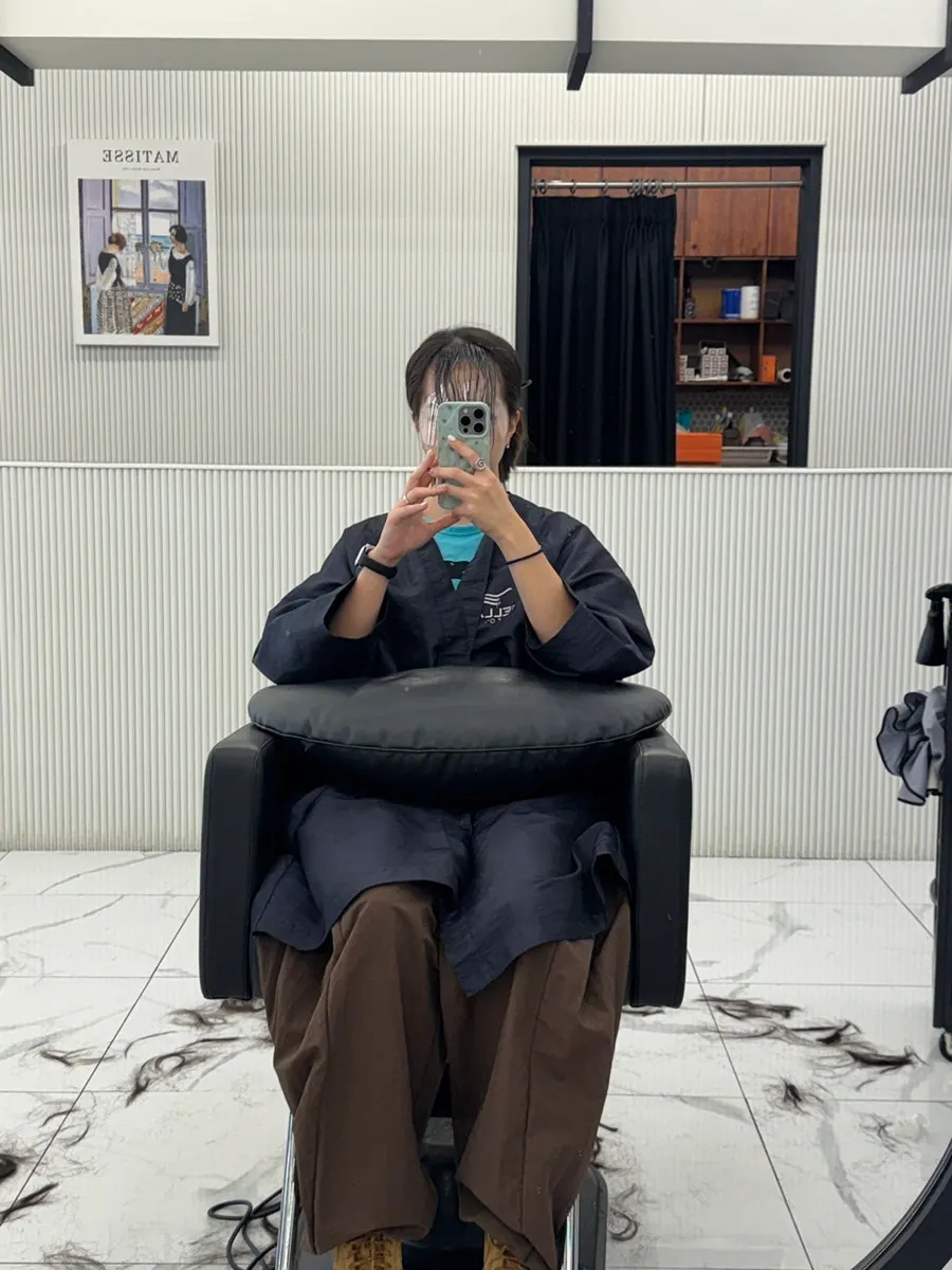 앞머리 볼륨매직 약 바르고 기다리는 중