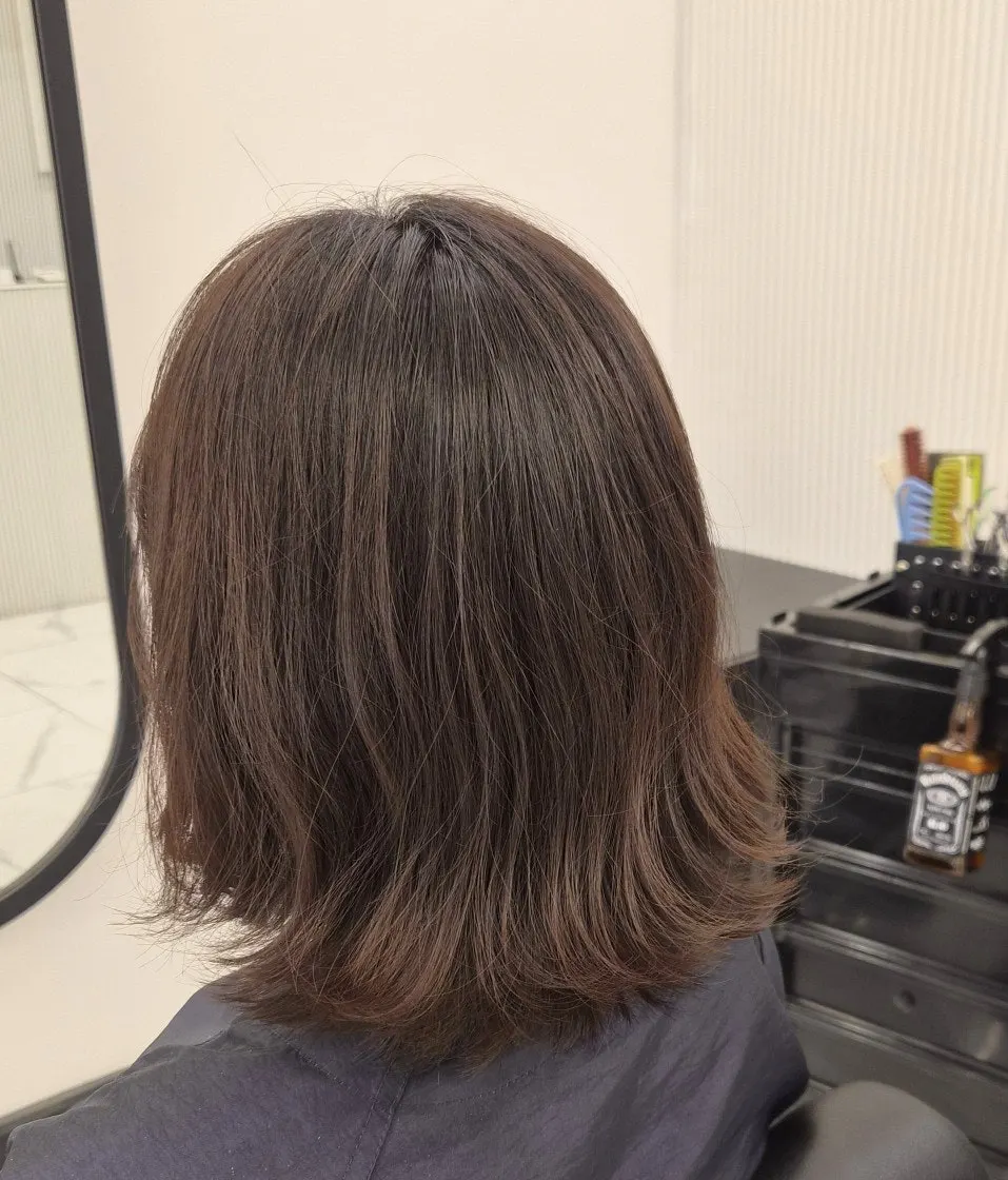 Before shot of the short bob before the service