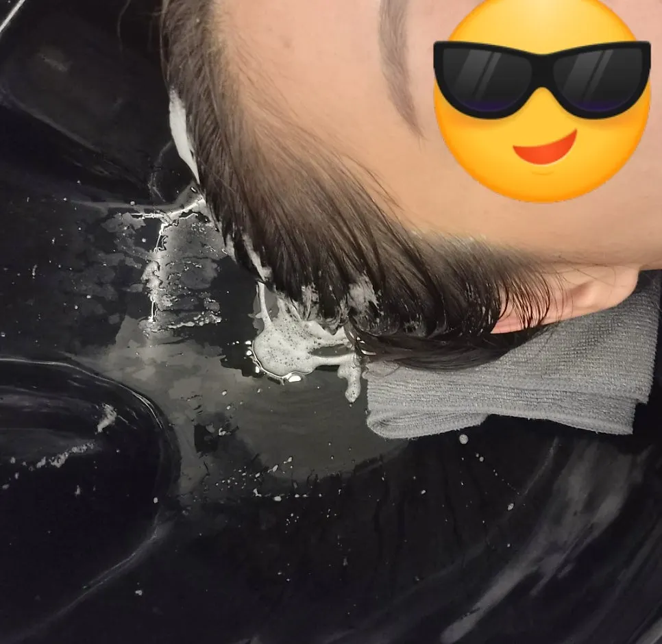 Shampoo chair while waiting for neutralizing