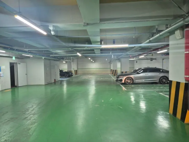 Entrance to the underground parking lot of the Salon Of building