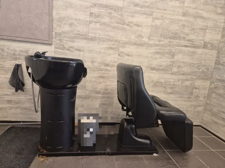 Comfortable shampoo treatment space