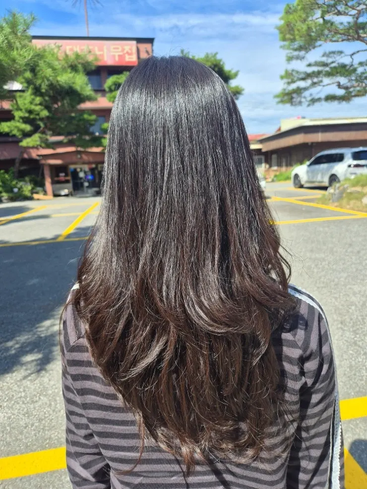 Semi-curly long hair before the treatment