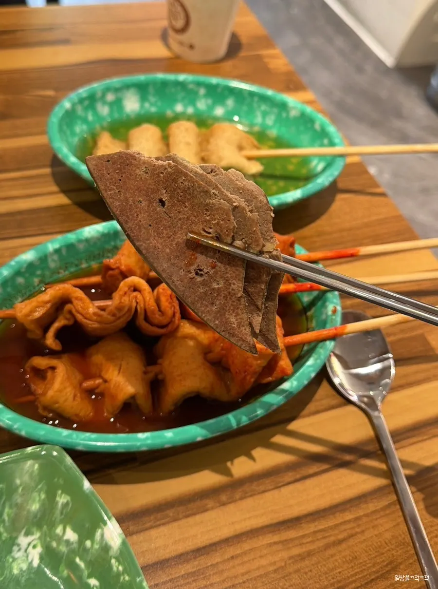 Tteokbokki sauce served with fritters
