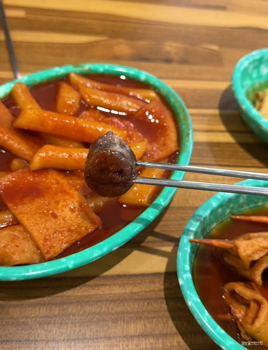 Tteokbokki broth for dipping sundae
