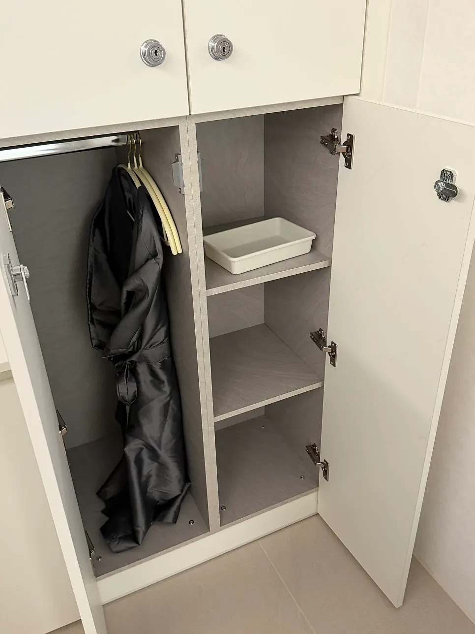 Changing area for putting on a gown before treatment