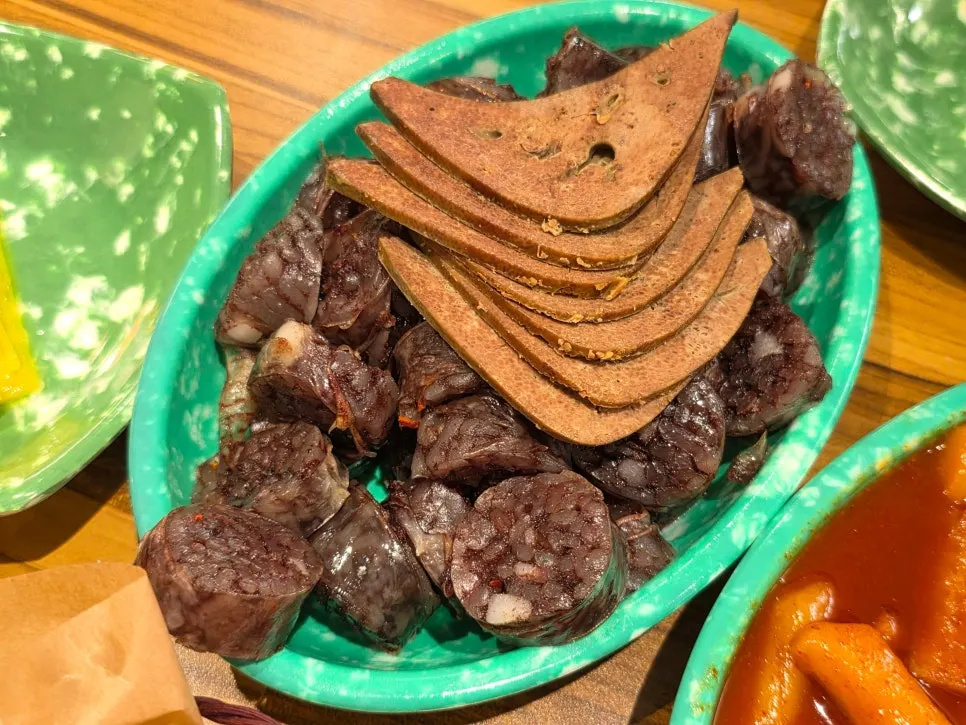 푸짐하게 썰어 나온 찰순대 1인분
