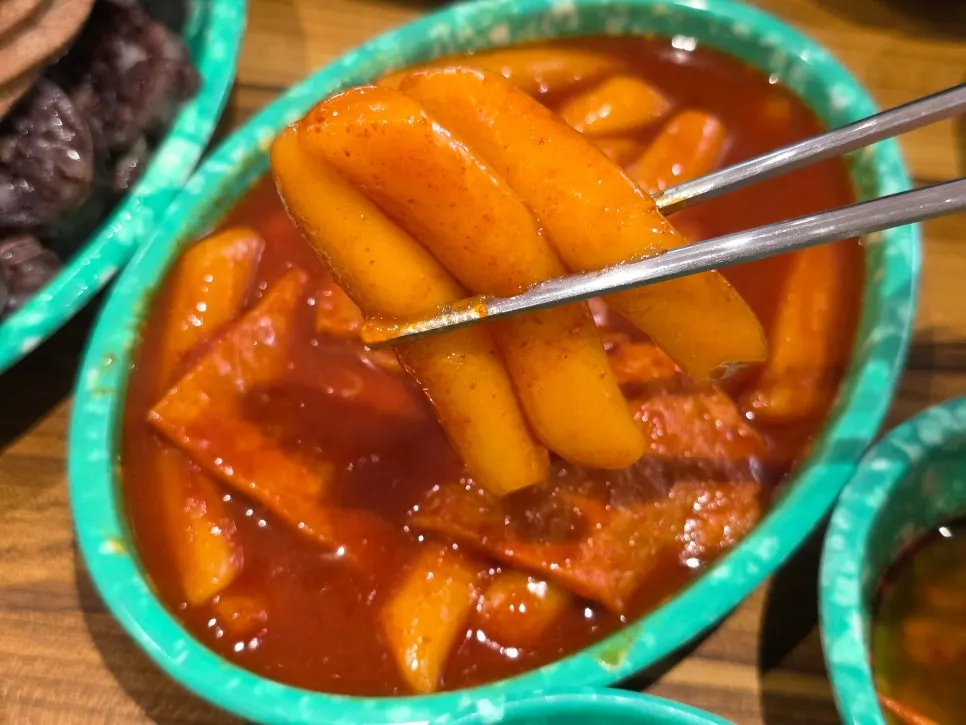 양념이 잘 밴 두리떡볶이
