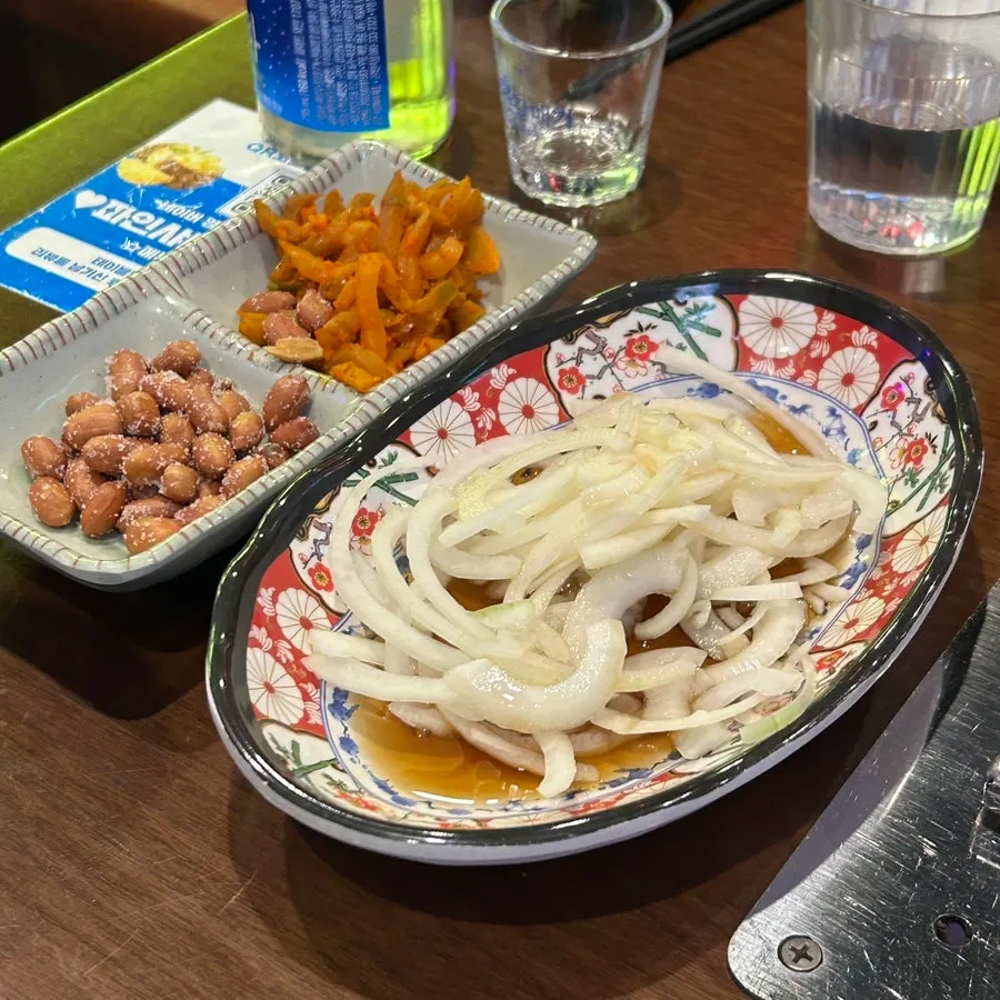 기본 반찬 양파와 땅콩, 짜사이무침