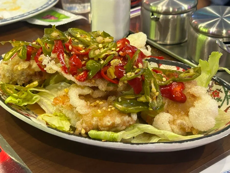 Gochu yurin-gi with lettuce and tangy sauce