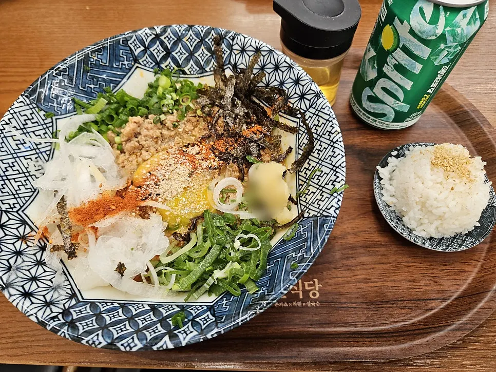 Mazesoba served with rice and special vinegar