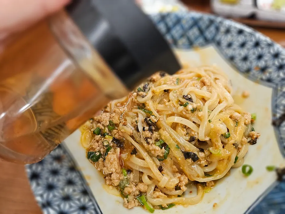 Kelp vinegar served alongside the mazesoba