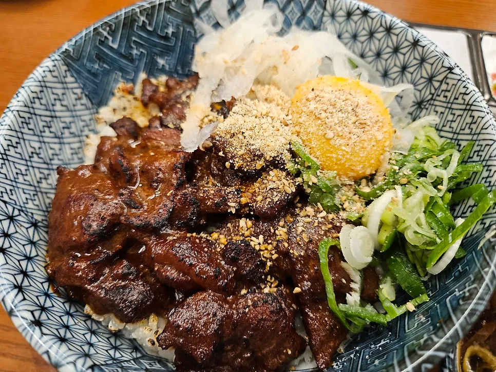 Table spread of the butadon and mini cold soba set