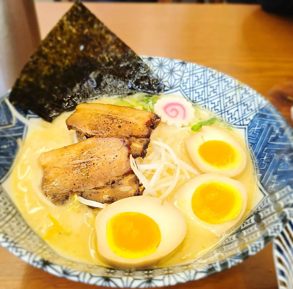 Tonkotsu ramen deluxe topped with eggs and chashu