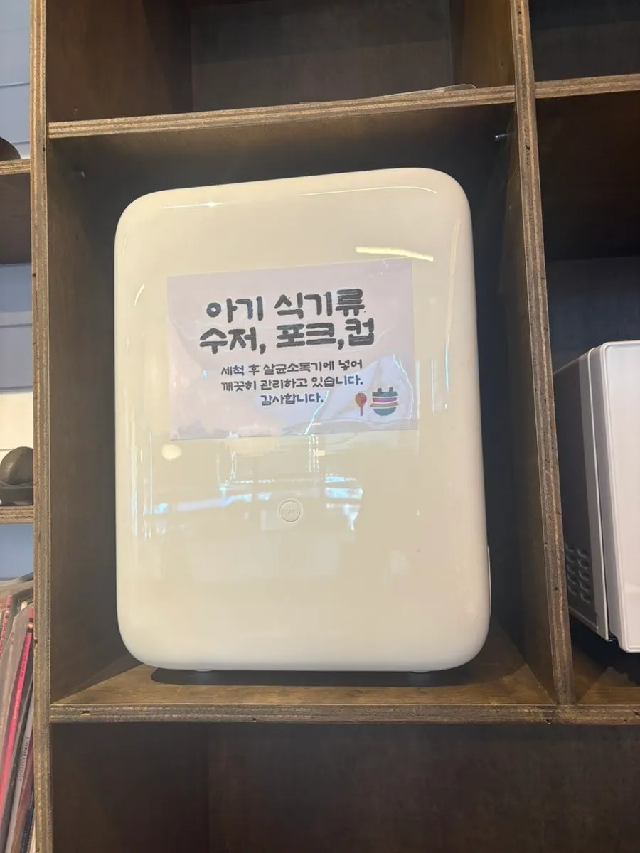消毒後に提供されるベビー食器