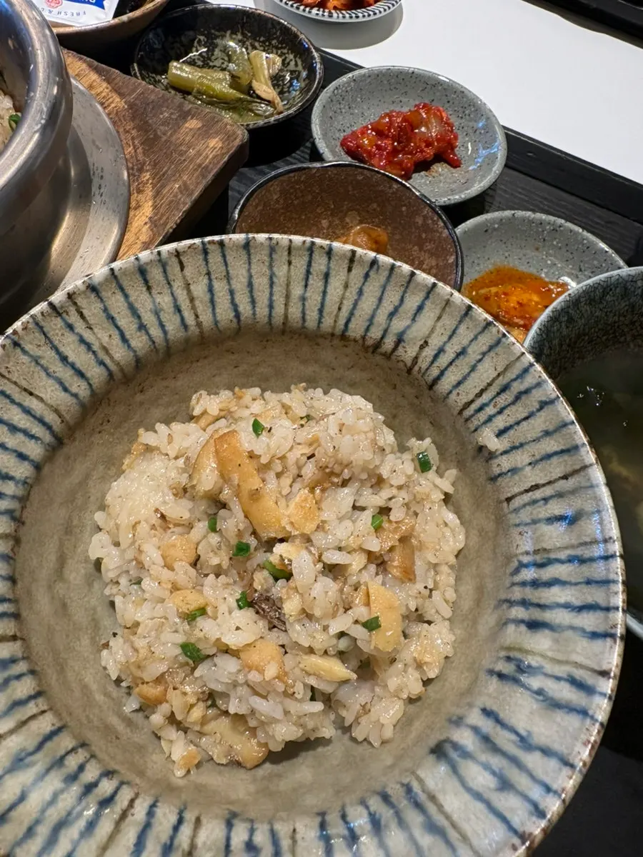 太刀魚の身とご飯を合わせた釜炊きご飯